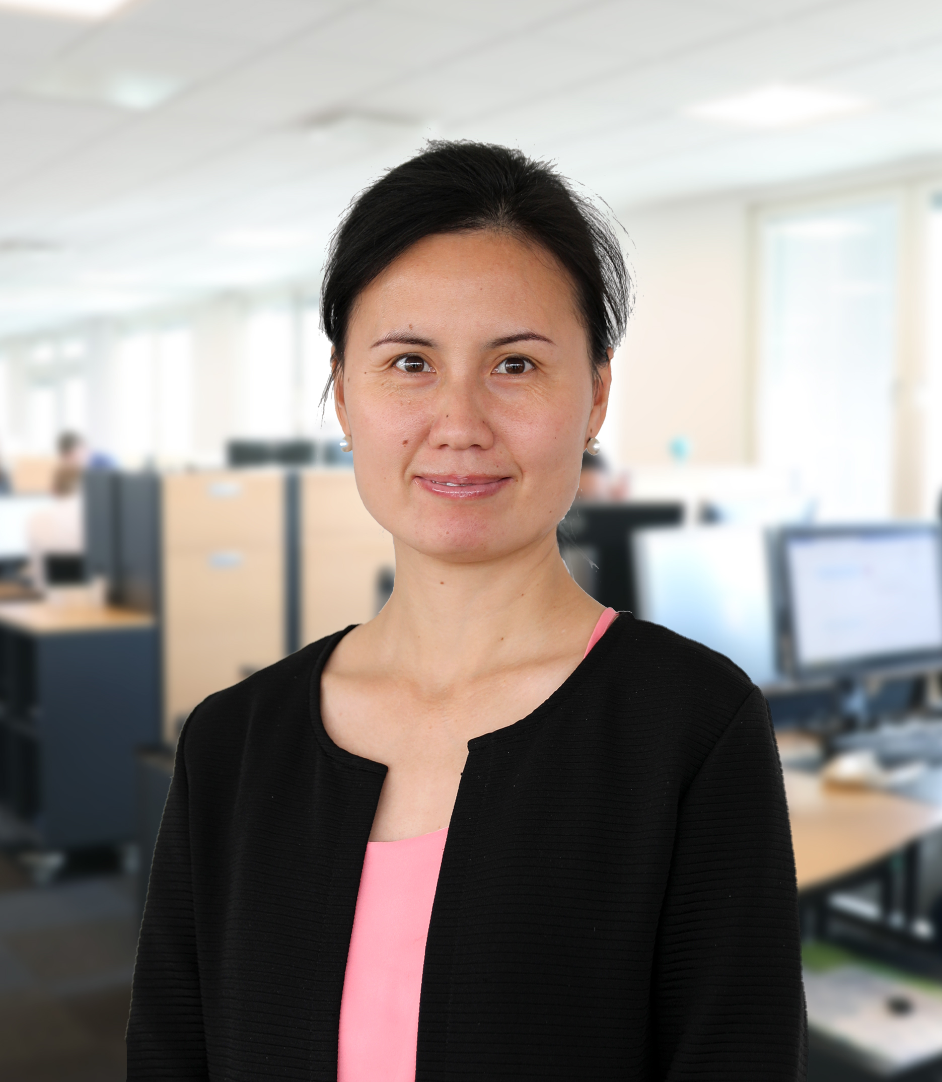 Lin Qiong Zhu Ge, Studentermedhjælper